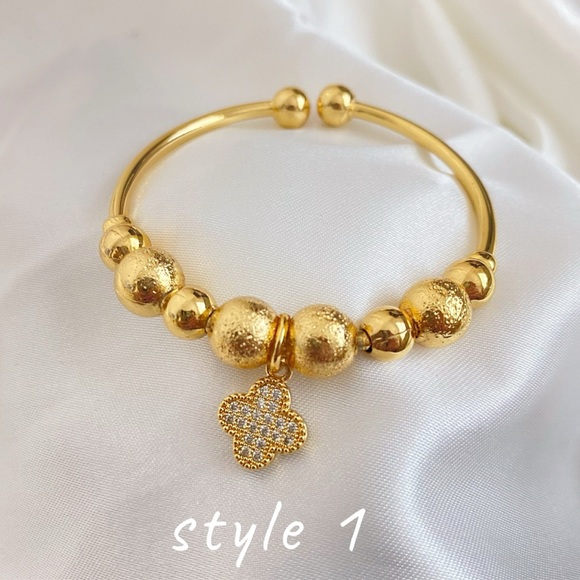 Baby adjustable Bangle, Toddler children Gold bangle, toddler gold bracelets - Picture 2 of 7